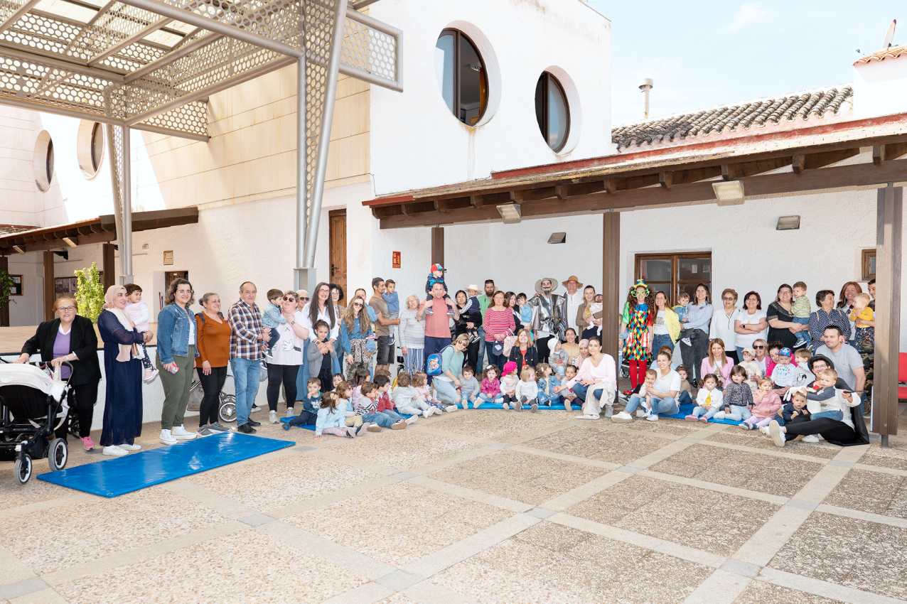 La Escuela Infantil Municipal “Alba” y familiares recrean El Quijote en la Casa de Medrano 