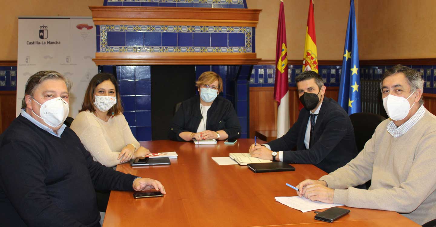 El Gobierno de Castilla-La Mancha analiza con el alcalde de Campo de Criptana los avances en el proyecto del auditorio en la localidad 