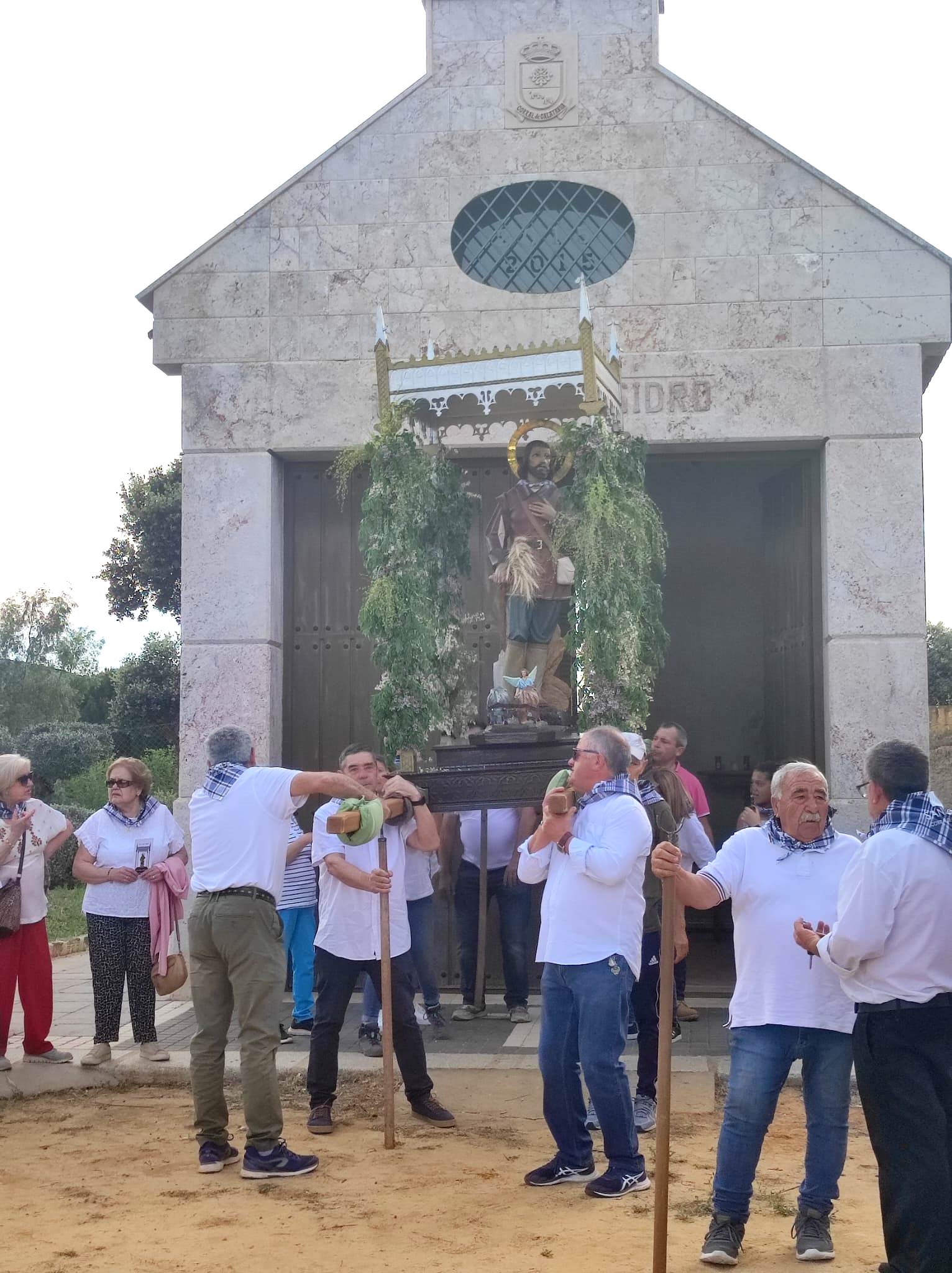 Con la bajada de San Isidro a la Parroquia de Corral comienza la cuenta atrás para la fiesta local