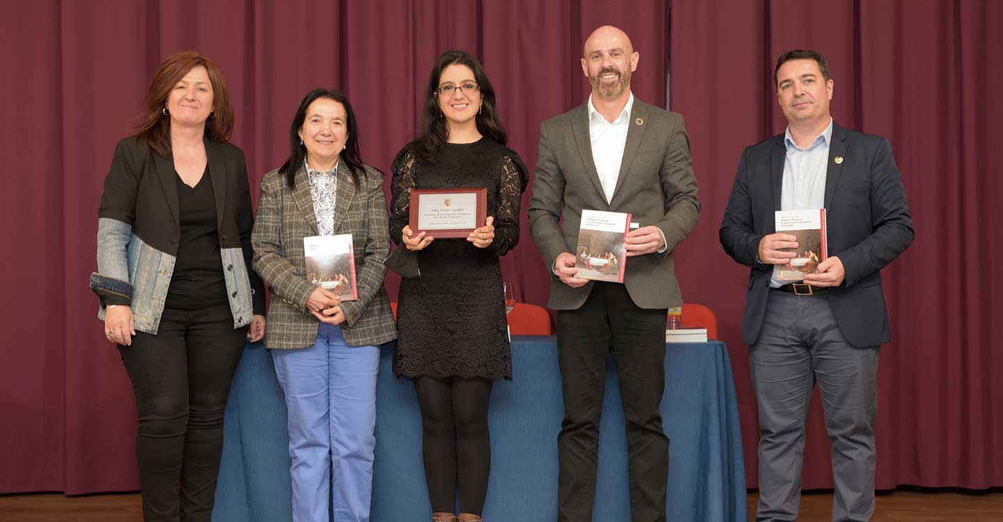 Sara Santa-Aguilar recibe el VI Premio de Investigación Cervantista José María Casasayas