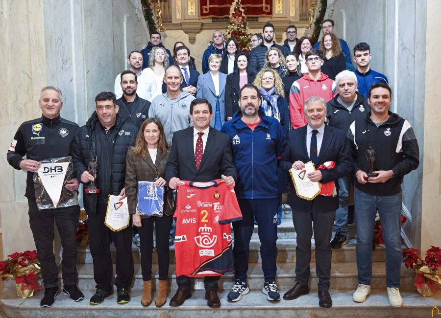  Las selecciones nacionales que disputarán el Torneo 4 Naciones de balonmano son recibidas en el Palacio Provincial