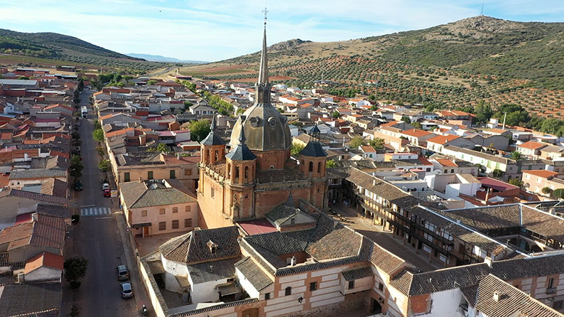 San Carlos del Valle brilla como destino turístico esta Semana Santa a pesar de las lluvias.