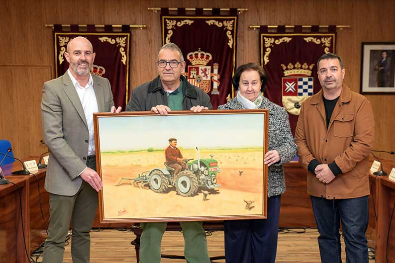 Sindo dona una de sus cuadros más personales al Ayuntamiento de Argamasilla de Alba
