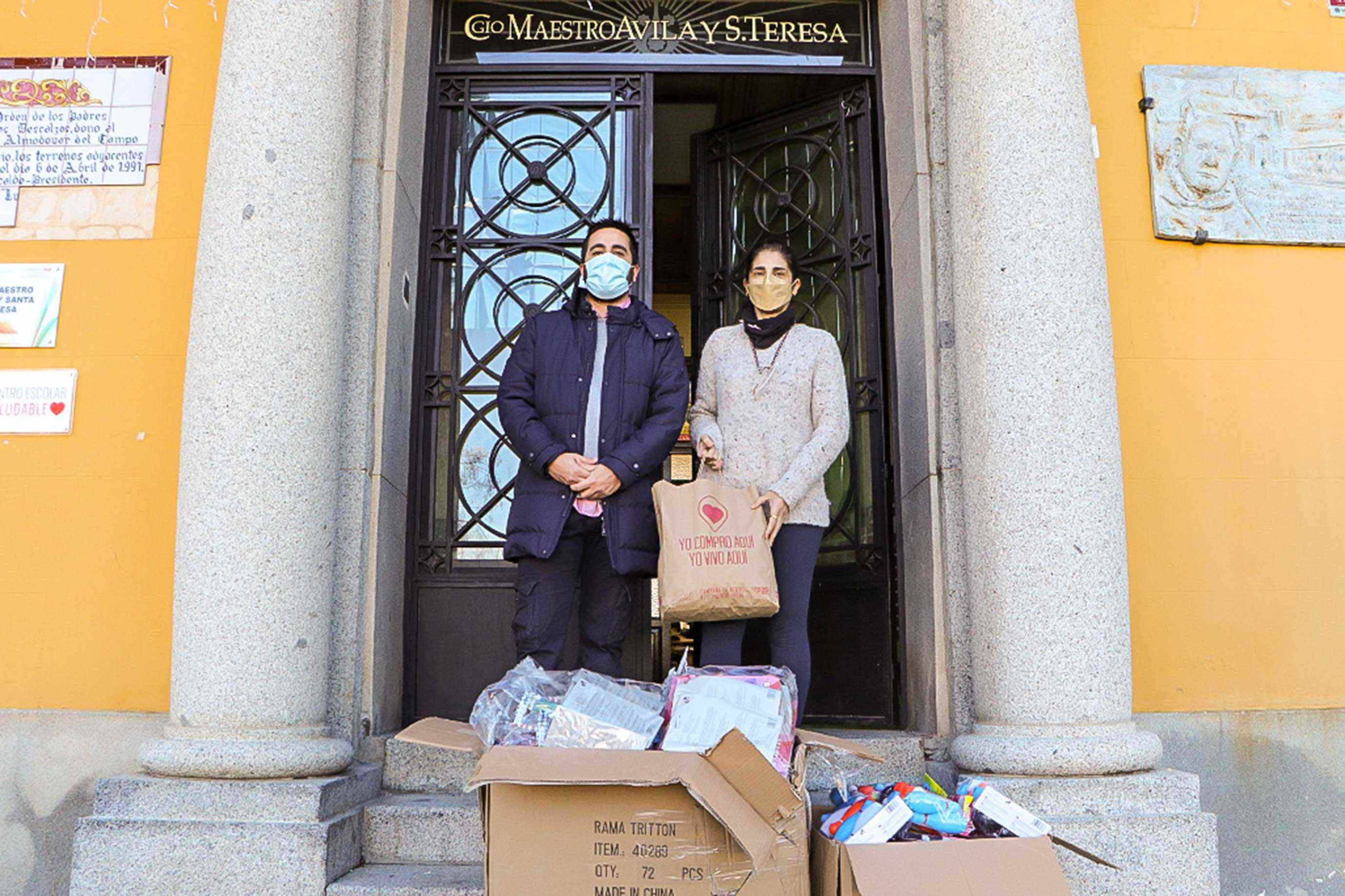 Todo el alumnado del municipio de Almodóvar del Campo recibió los presentes de los Reyes Magos