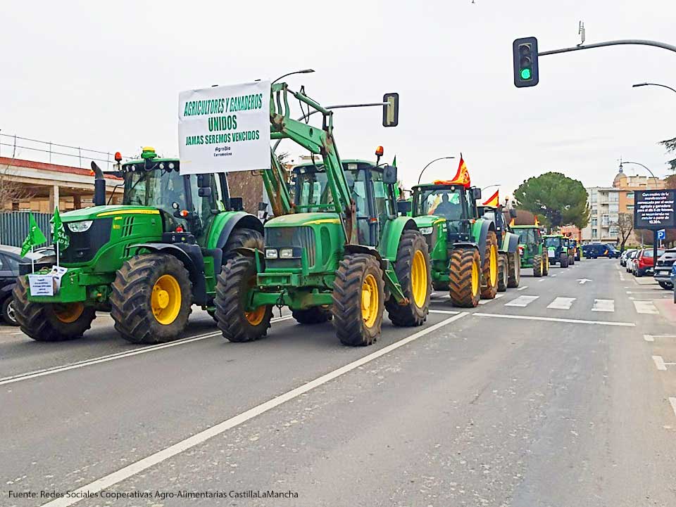 Los agricultores reclaman sus derechos y muestran su hartazgo con una gran tractorada en Ciudad Real