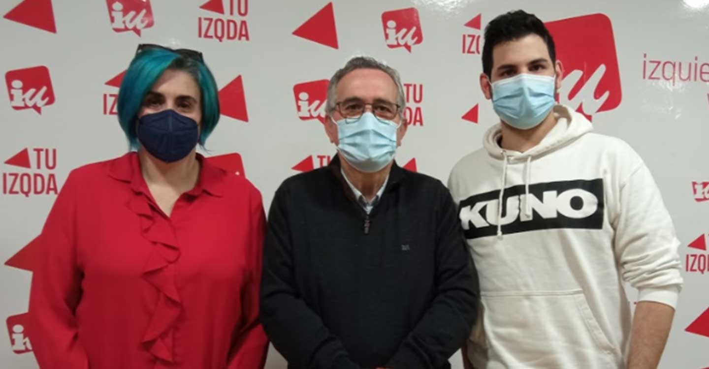 Izquierda Unida y Valdepeñas Comercial se han reunido para valorar la Campaña Navideña y las necesidades del pequeño comercio local. 