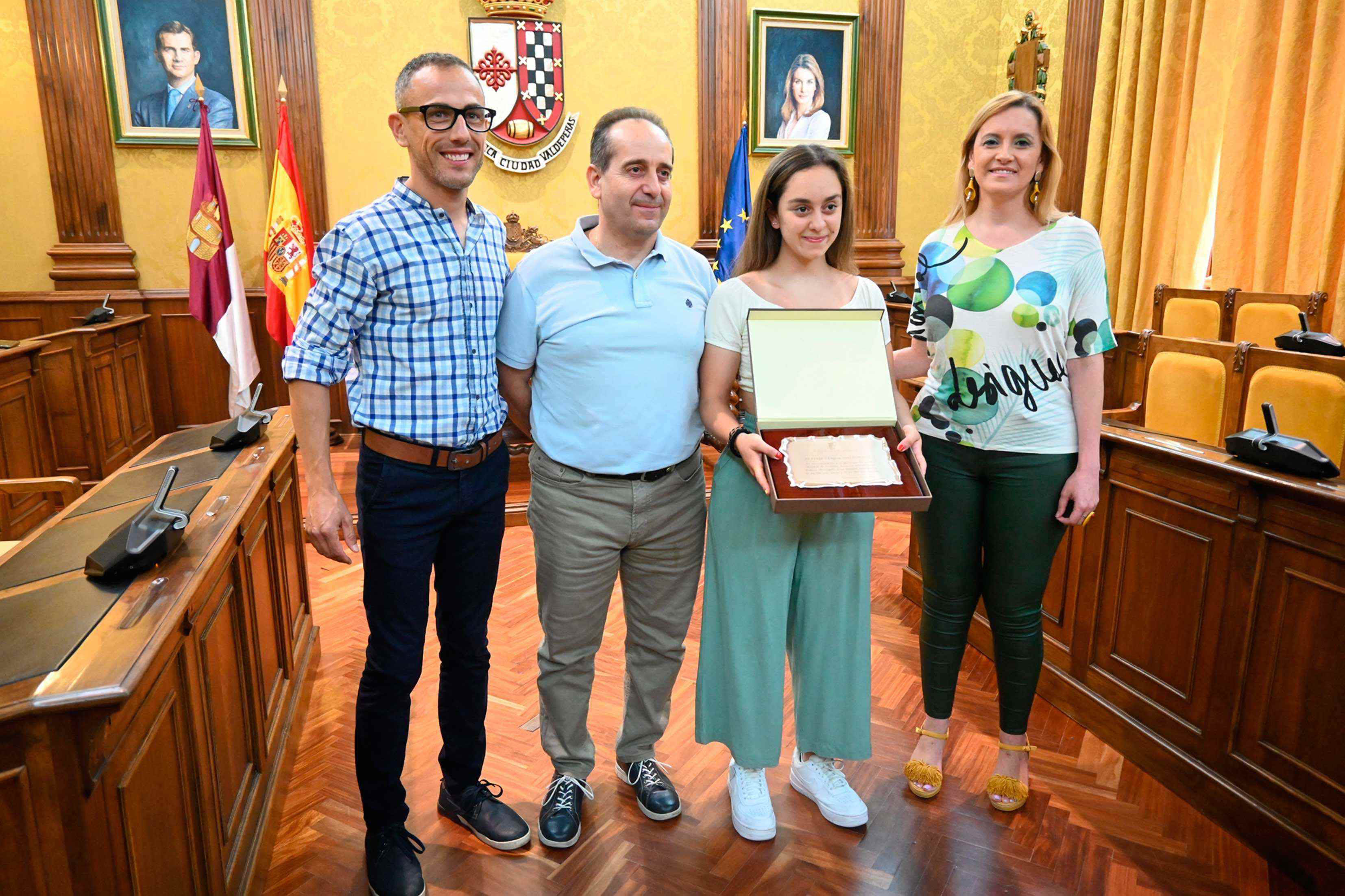 Valdepeñas reconoce a la nadadora Beatriz Lérida tras sus logros en el Mundial de Natación Paralímpica