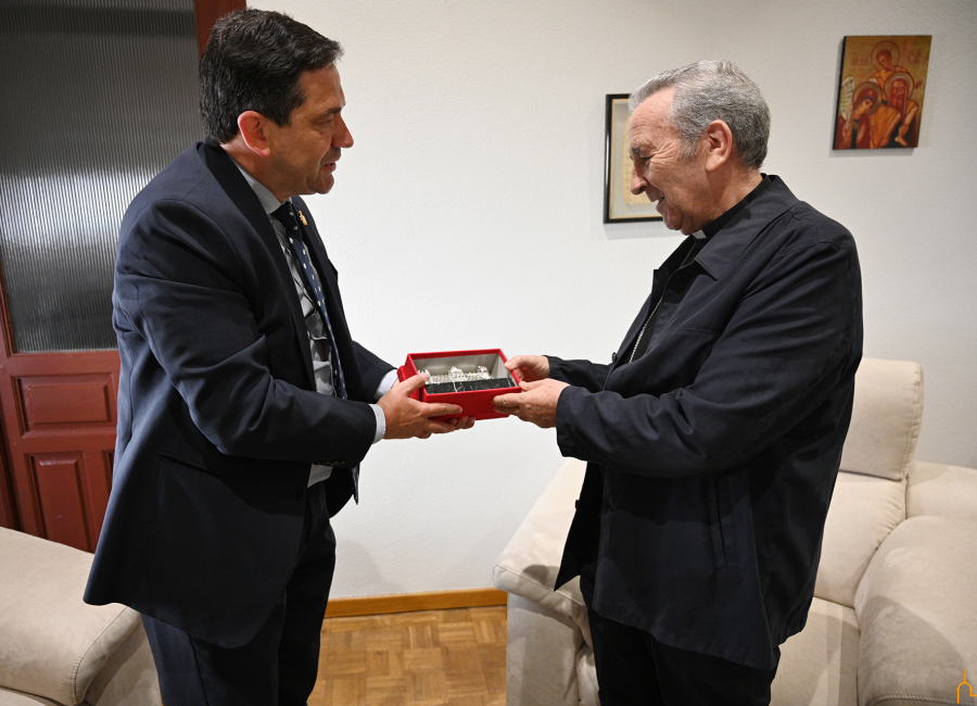  Valverde se compromete a estudiar un aumento de la ayuda que presta la Diputación a la recuperación del patrimonio religioso en los pueblos pequeños de la provincia 