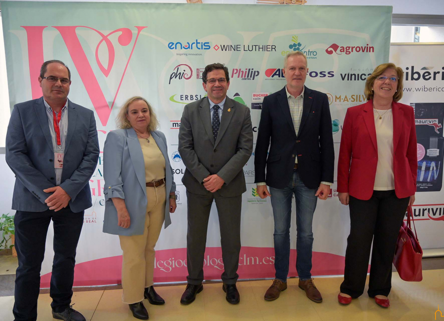  Valverde reivindica en la clausura del IV Congreso de Enología convertir el potencial productor del vino de nuestra provincia en recursos económicos 