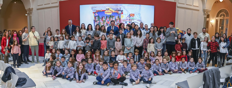  Valverde a los escolares premiados en el Concurso sobre la Constitución: “Hay que cuidarla mucho porque es garante de la igualdad de todos los españoles” 