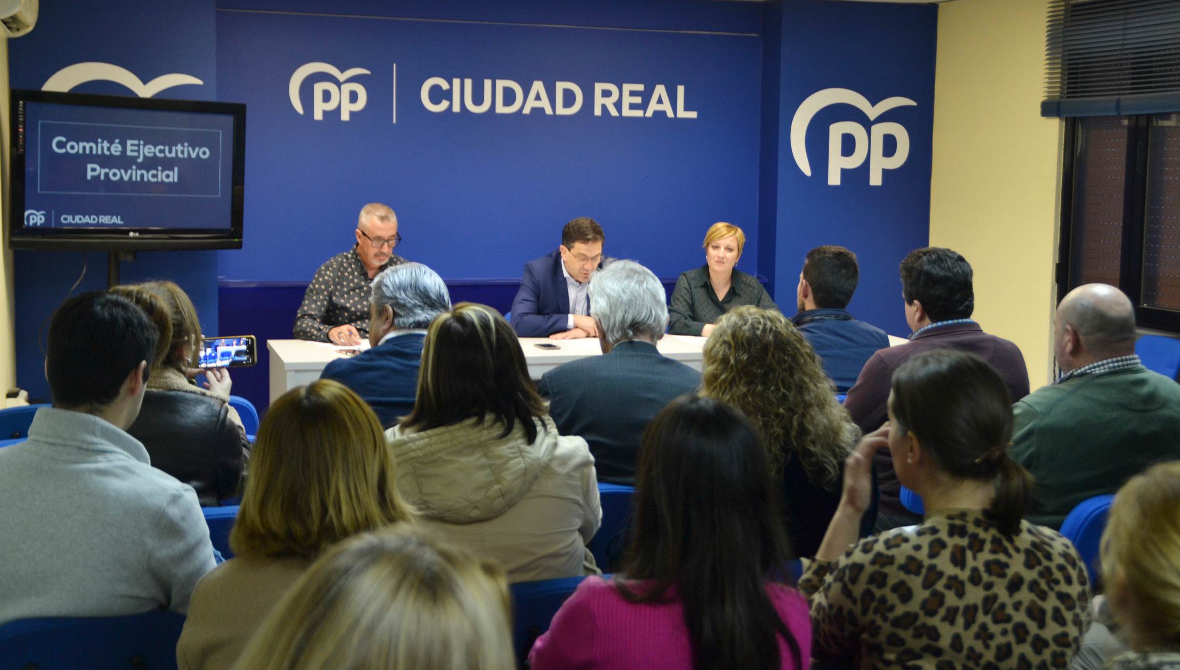 Valverde: “El trabajo y compromiso de los alcaldes y ediles del PP es innegociable”