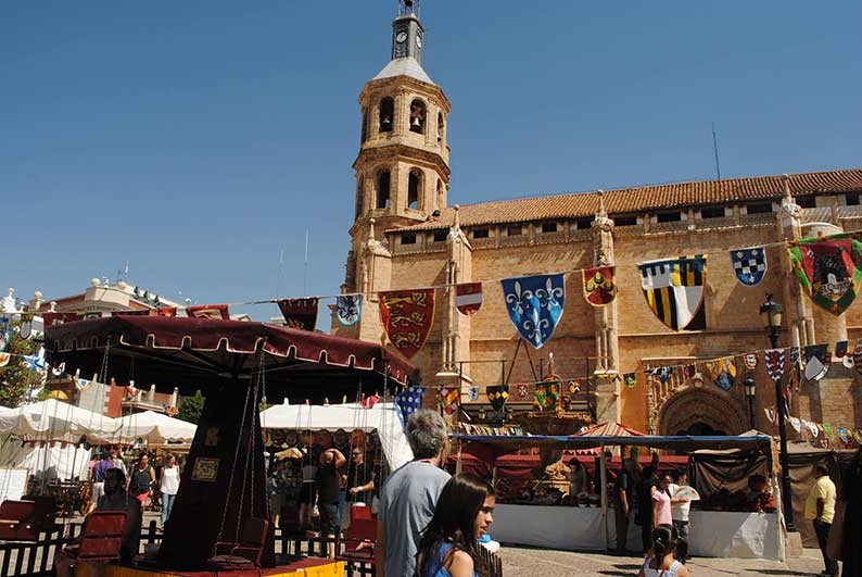 El XX Mercado Medieval de Valdepeñas regresa a la Plaza de España y Plaza Constitución