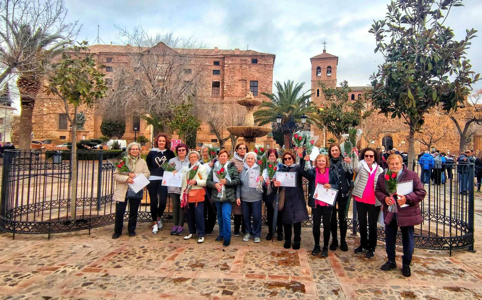 Viso del Marqués celebra el 8 de marzo con una ruta, lectura del manifiesto y entrega de diplomas y flores a mujeres representativas de la localidad