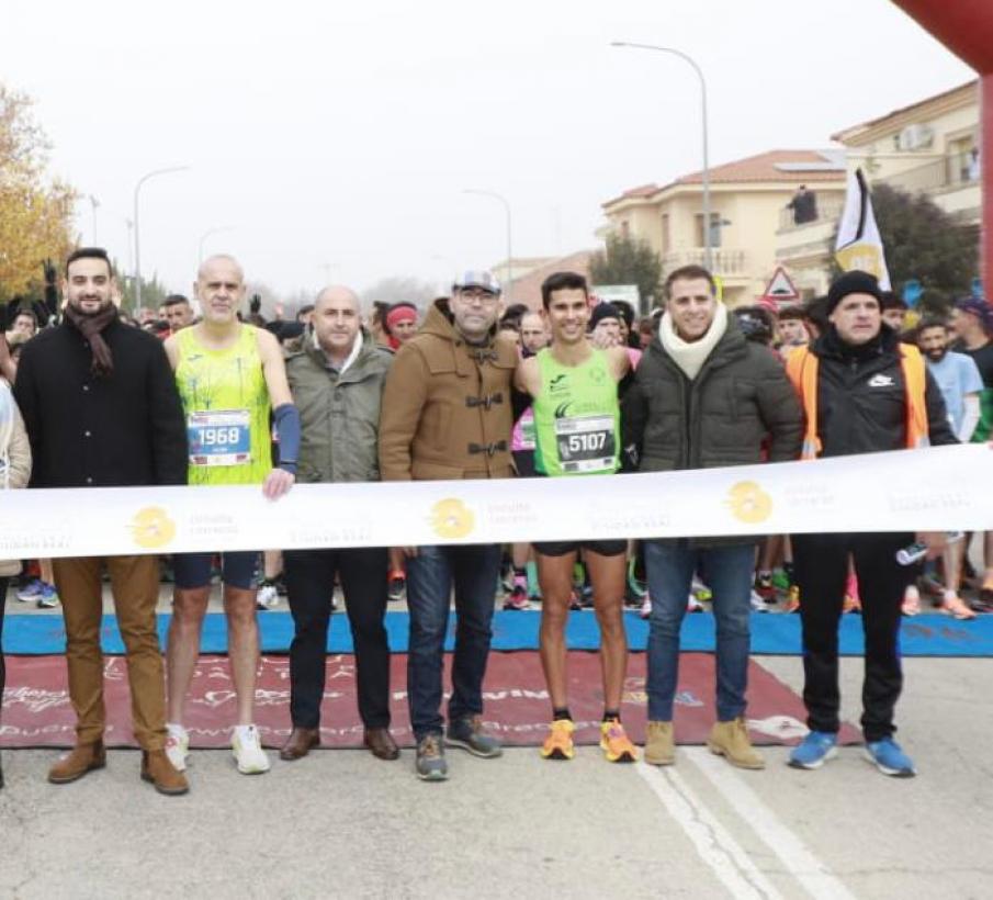 Carlos Yuste asiste a la 10K de Pedro Muñoz