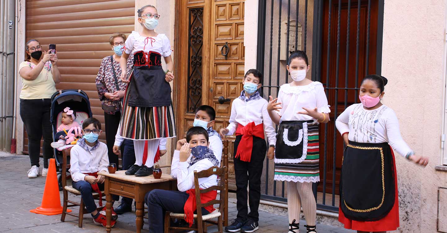 La imaginación, magia y entrega de cientos de alumnos-as y profesorado  de los centros educativos de La Solana engrandecen la Fiesta de Interés Turístico Nacional 