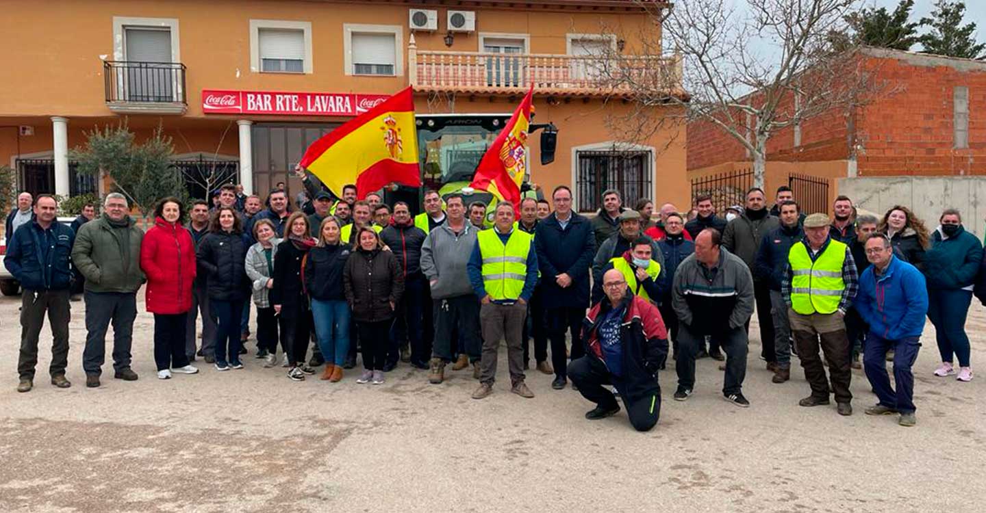 Decenas de tractores y camiones salen a la calle en La Alberca para pedir al Gobierno de Sánchez que abarate los combustibles