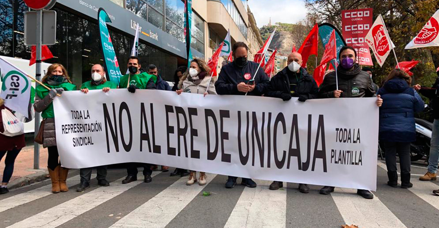 La plantilla de Unicaja en CLM y en España secunda masivamente la huelga en contra del ERE