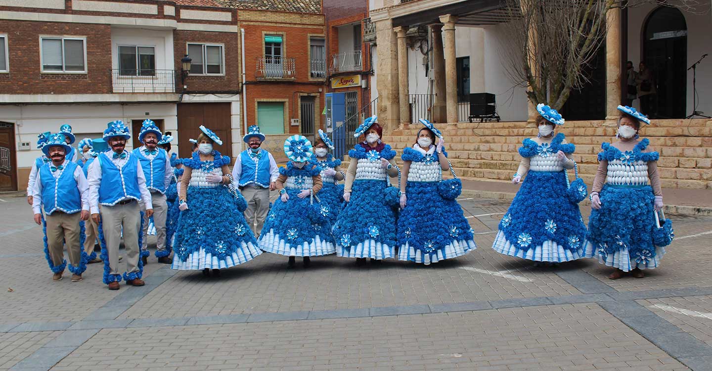 Iniesta vivió unos carnavales llenos de color, bailes y con muchos premios