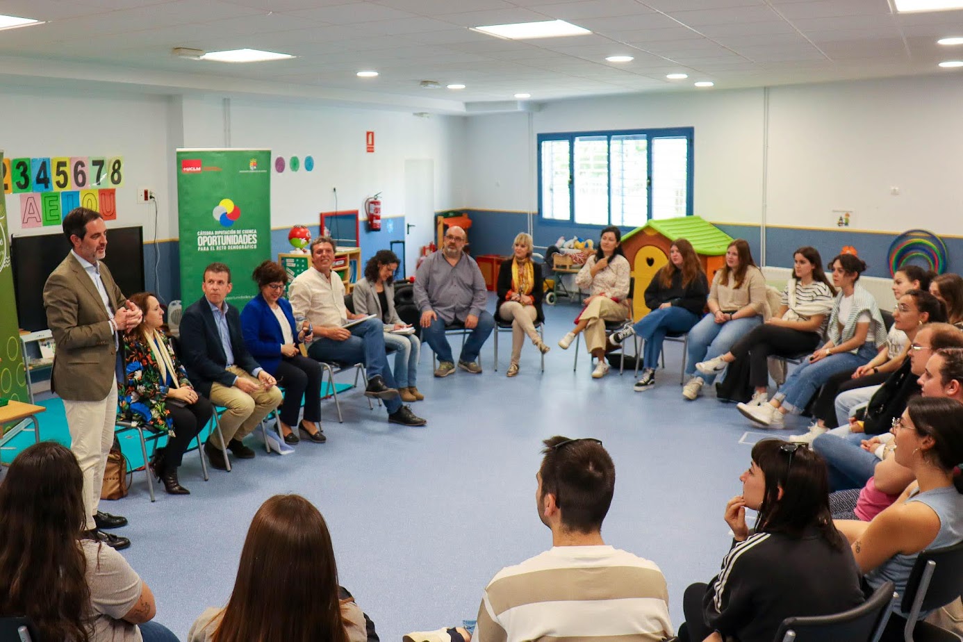 Una veintena de estudiantes de educación recibirán formación específica en Escuela Rural y Comunidad