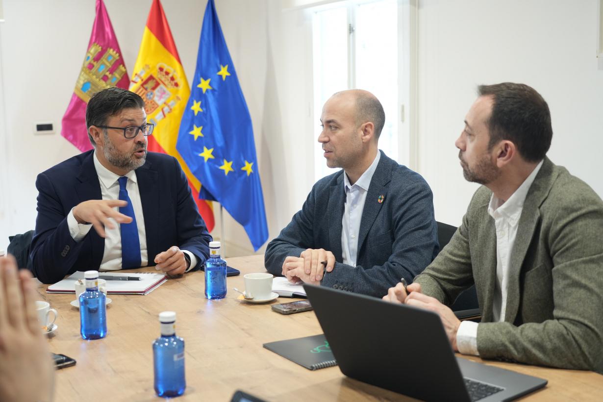 El Gobierno de Castilla-La Mancha y Toro Verde abordan las formas en las que la Formación Profesional puede contribuir al desarrollo de este proyecto empresarial