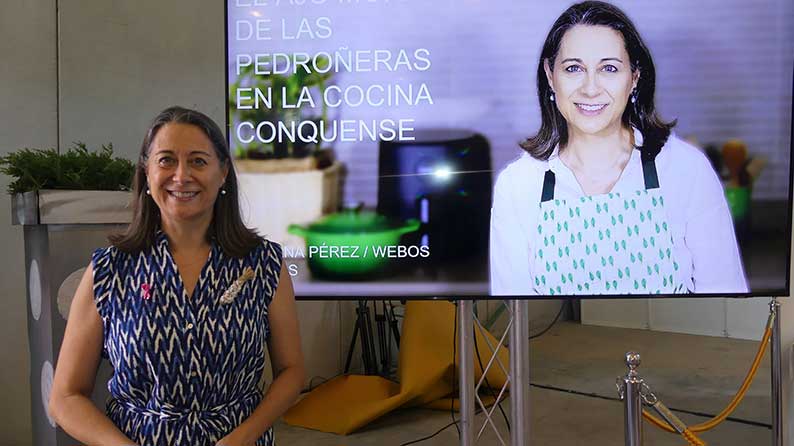 La influencer gastronómica, Susana Pérez, afirma que el ajo morado de Las Pedroñeras “es espectacular en la cocina por su sabor y durabilidad”