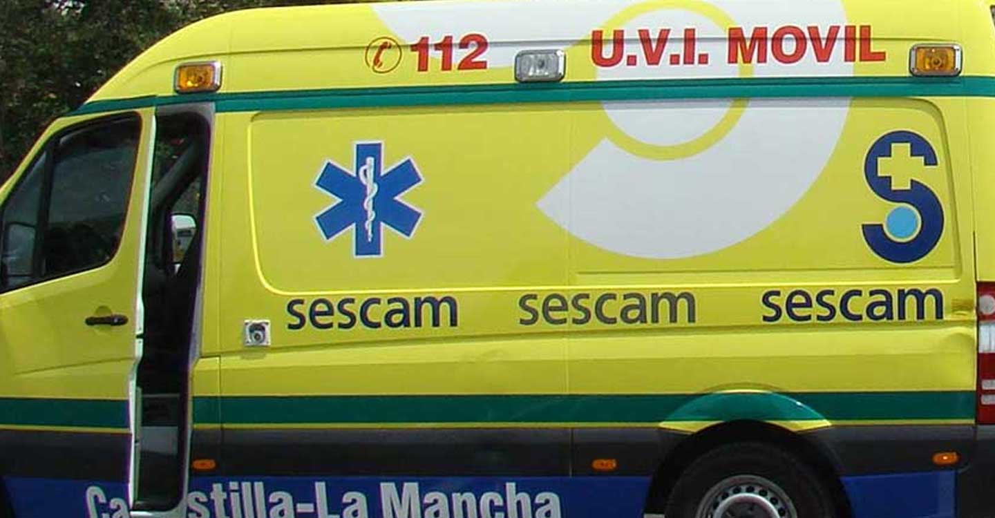 Una mujer es trasladada al Hospital de Obispo Polanco por cortes con una radial