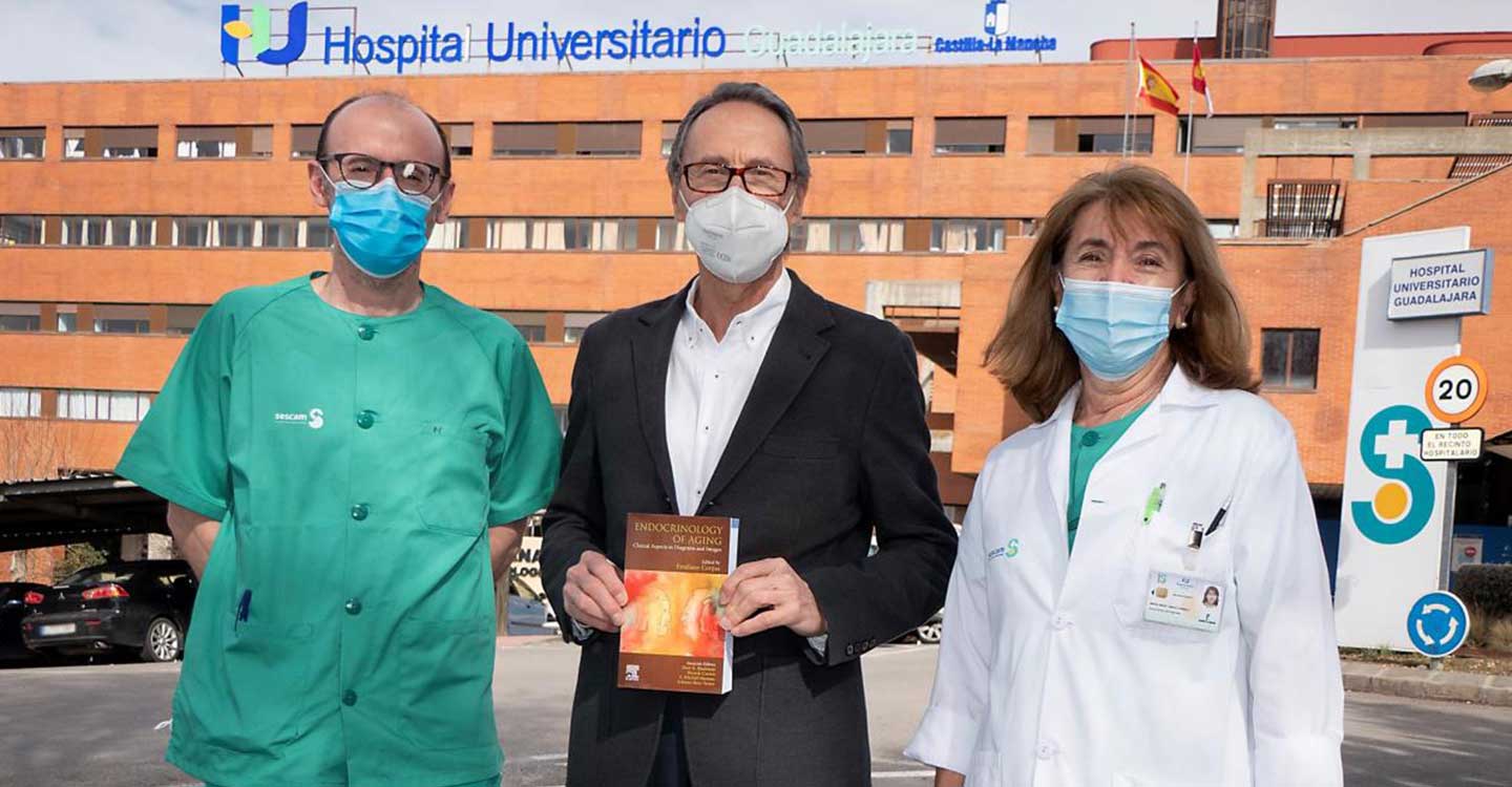 Un endocrinólogo del Hospital de Guadalajara, director de un libro que aborda la endocrinología clínica del envejecimiento y su importancia en el diagnóstico y tratamiento 