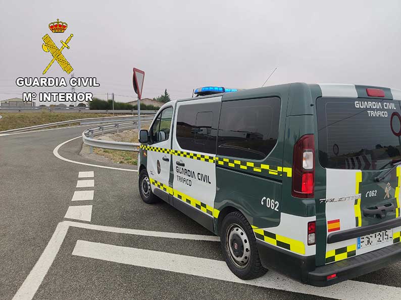 La Guardia Civil investiga al conductor de una motocicleta implicado en un accidente de circulación por alcoholemia positiva