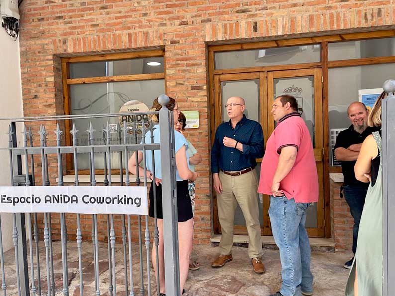 El comisionado del Reto Demográfico visitado el ‘Espacio Anida’ de Molina de Aragón