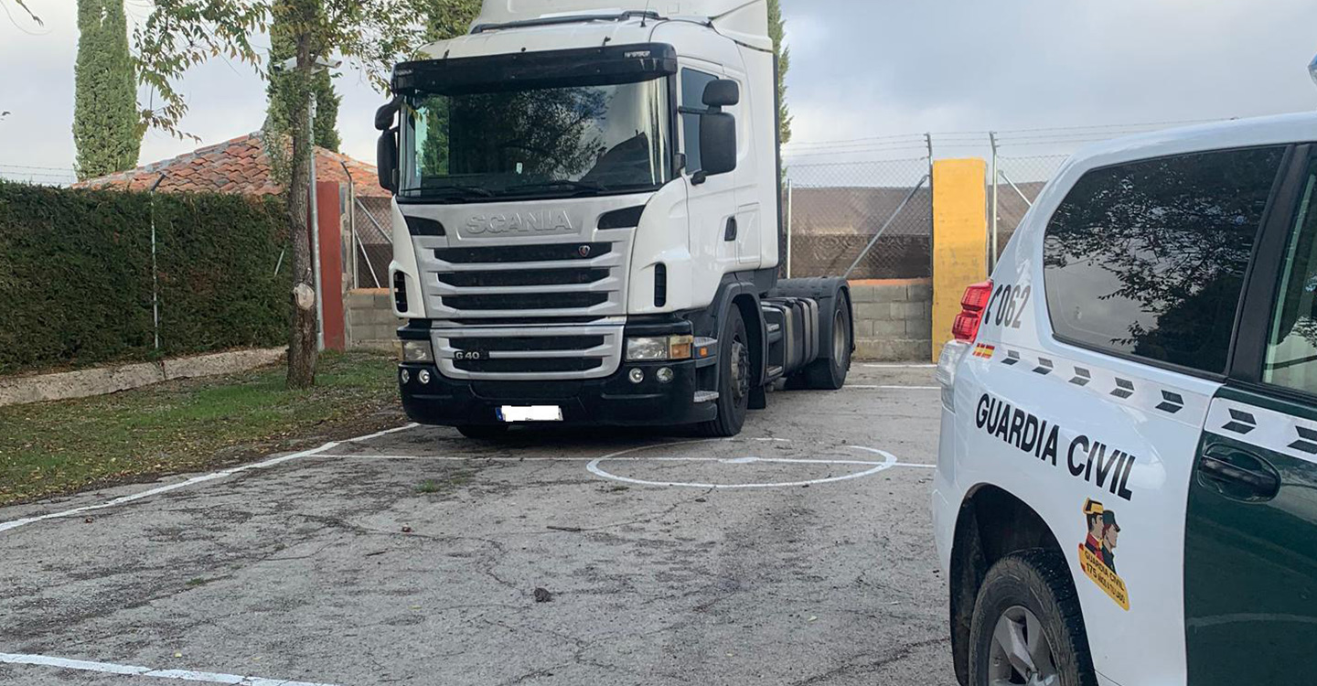 La Guardia Civil detiene en la autovía del Nordeste a tres personas por el robo de un camión en la provincia de Burgos