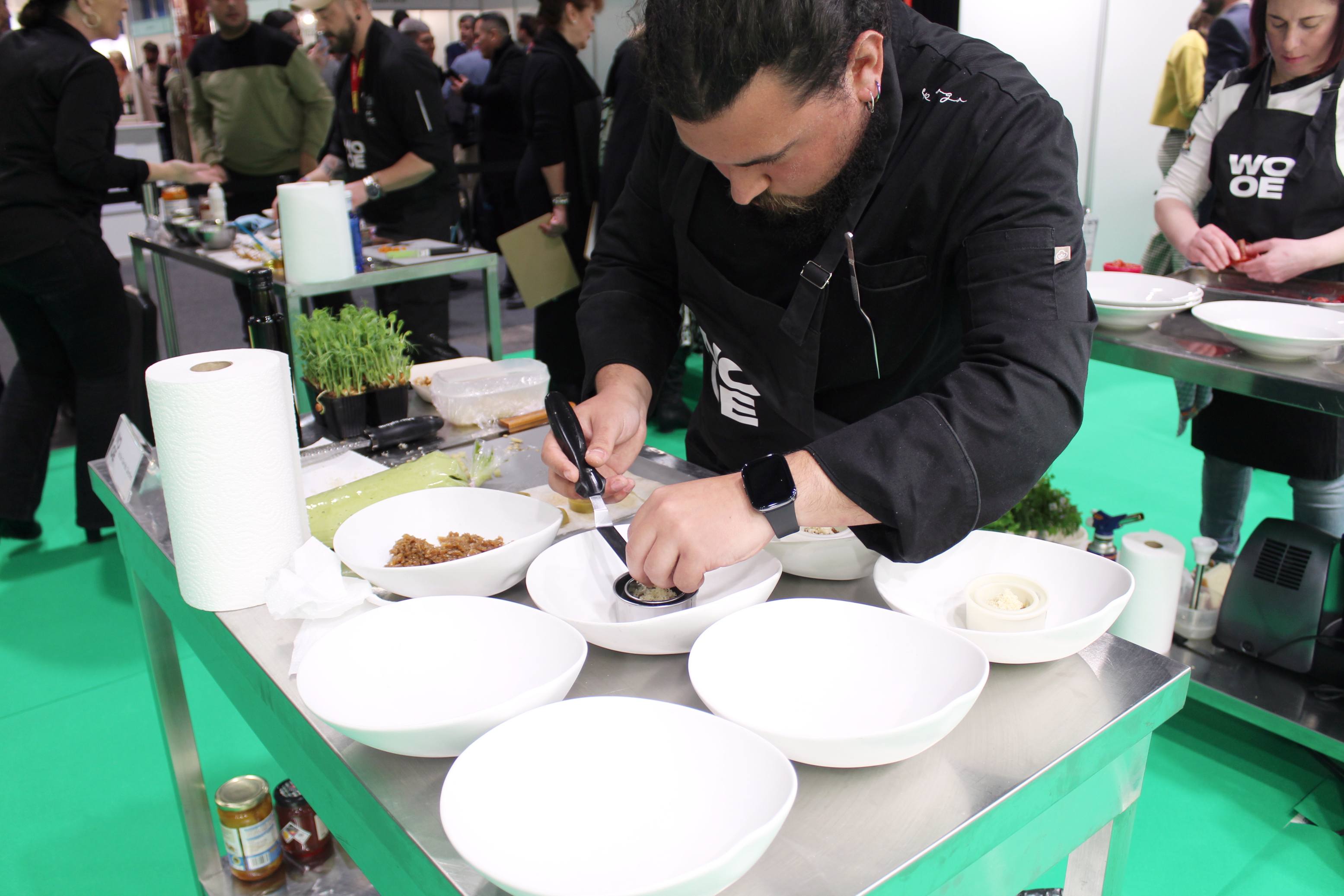 Adrián Garrido, del Restaurante Epílogo de Tomelloso, consigue el tercer puesto en el concurso de ensaladas ‘Desafío WOOE’