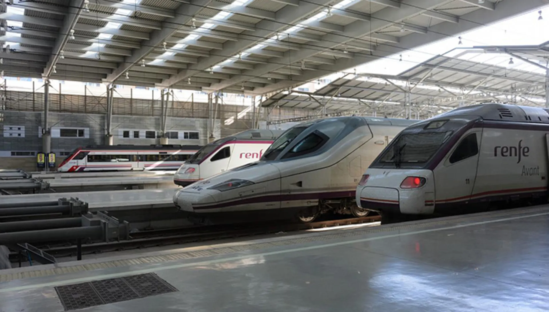 Renfe pone en marcha un tren AVE directo por sentido entre Huesca y Sevilla que circulará a diario y parará en Guadalajara