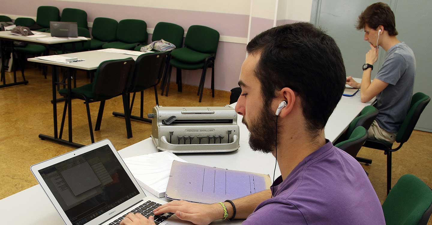 Un centenar de alumnos y alumnas con discapacidad visual se enfrentan en estos días a las pruebas de la EBAU