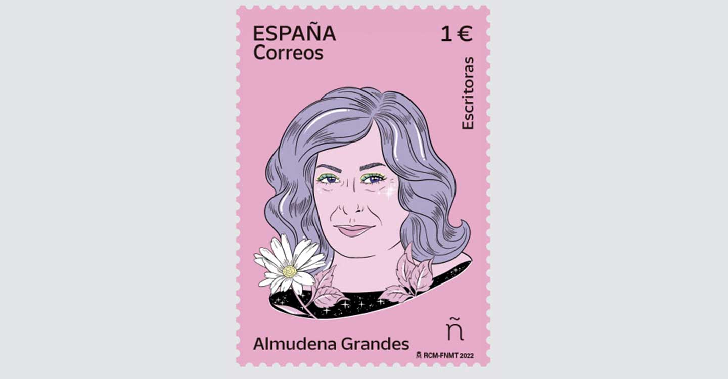 Correos emite un sello dedicado a Almudena Grandes, dentro de la colección #8MTodoElAño