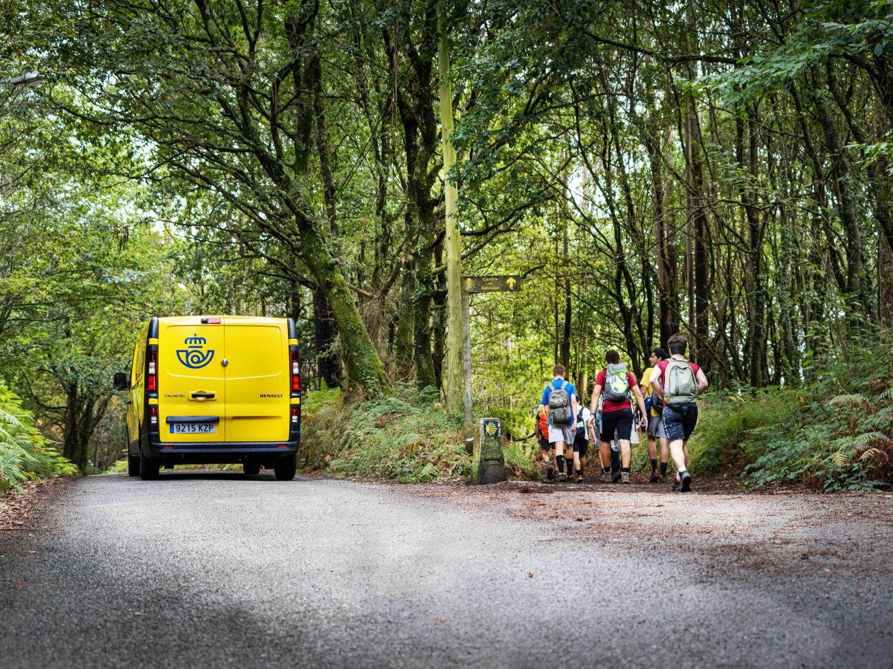 Correos facilita el transporte de mochilas a miles de peregrinos castellanomanchegos en las principales rutas del Camino de Santiago