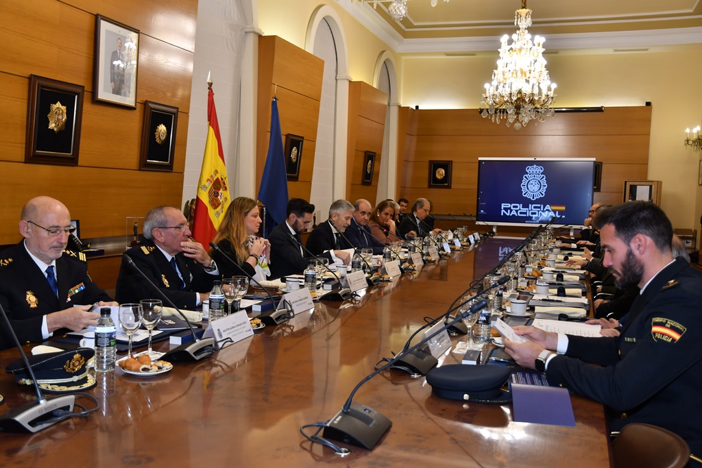 Grande-Marlaska preside la primera reunión de la comisión que organiza el bicentenario de la Policía Nacional en 2024