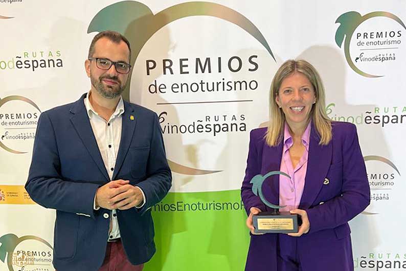 La alcaldesa de Tomelloso, Inmaculada Jiménez, recoge el premio al “Mejor Municipio Enoturístico 2022”
