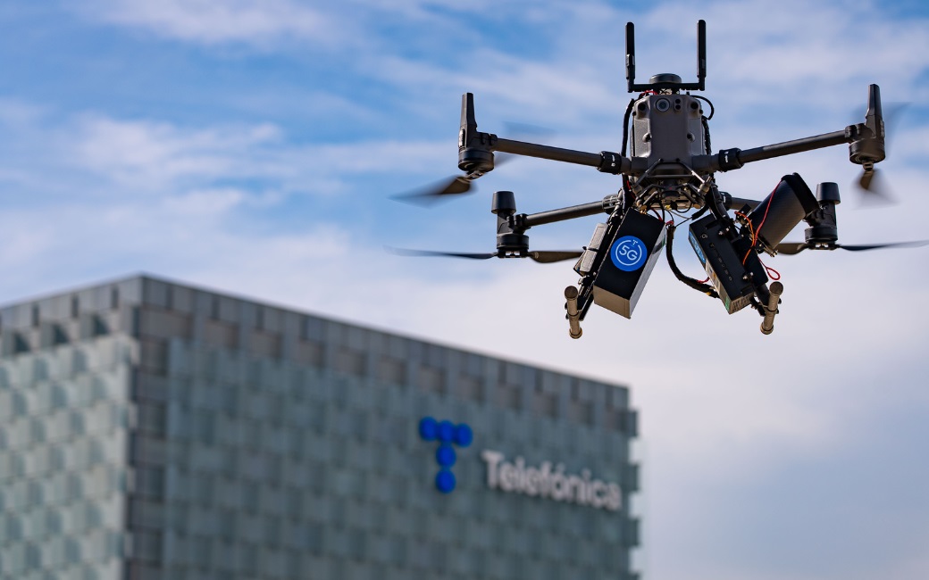 Telefónica hace realidad la comunicación 5G entre drones y la Smart City con un piloto pionero de entrega de paquetería