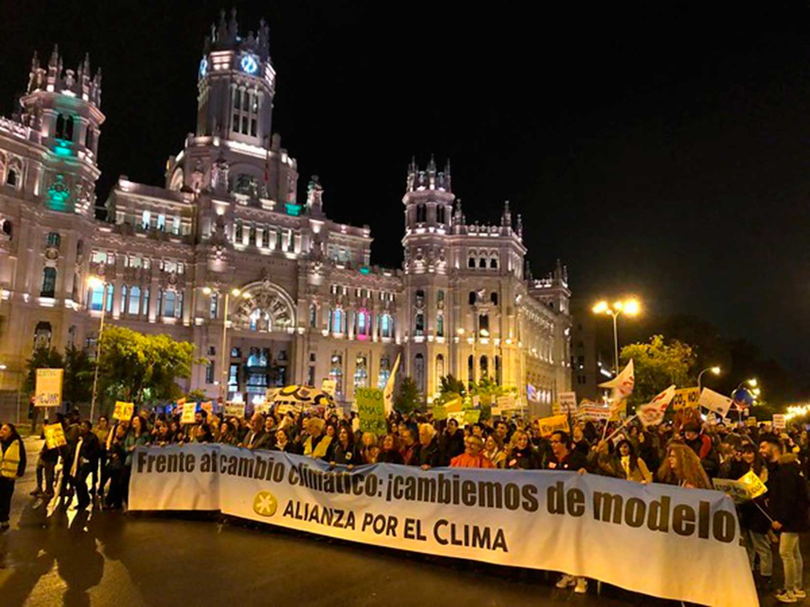 Varios miles personas se movilizan en Madrid y otras 15 ciudades por la justicia climática