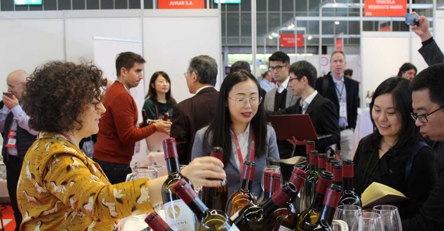 Las bodegas y cooperativas de CLM que participan en la WBWE podrán cerrar negocios antes de la feria, gracias a la plataforma digital VMarket