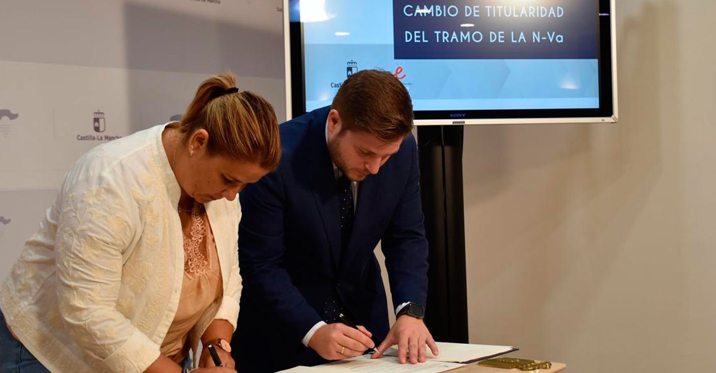 El Gobierno regional firma el contrato de las obras del primer tramo del desdoblamiento de la antigua N-V
