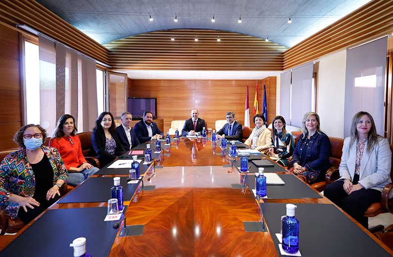 Bellido destaca, durante la constitución de la Comisión del Pacto con Unicef, que “ningún asunto que afecte a la infancia puede resultarnos ajeno”