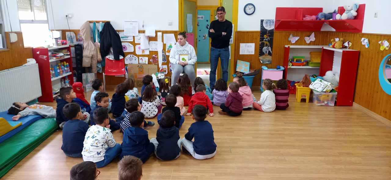 Más de 60 niños participan estos días en el Campamento de la Ludoteca que se celebra durante las vacaciones escolares