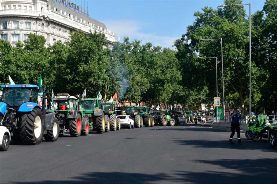 Cientos de tractores colapsan las entradas a Madrid, Cuenca, Toledo y Guadalajara.