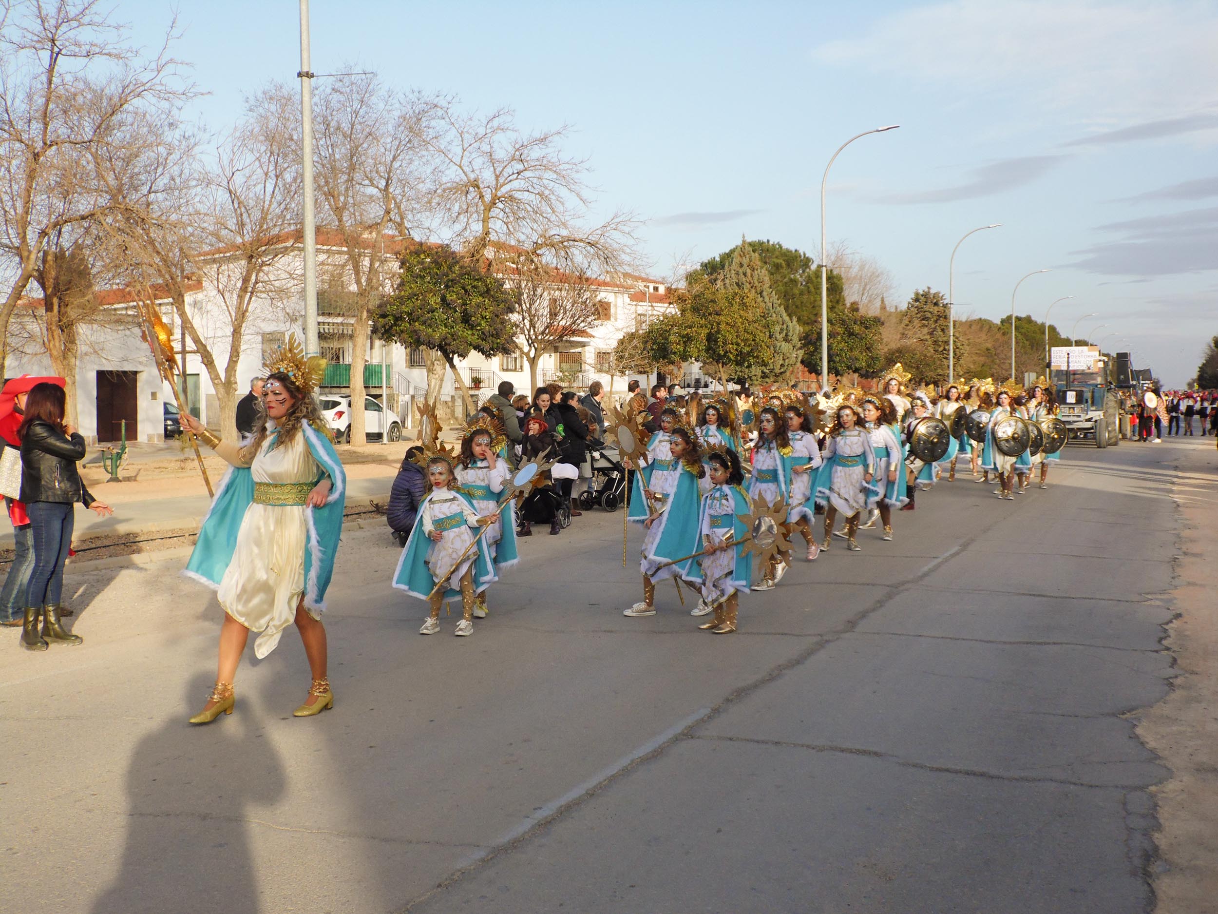 "Los Guerreros del Sol" y "Villan Rouge", ganadores del Desfile de Carnaval 2023 en La Villa de don Fadrique