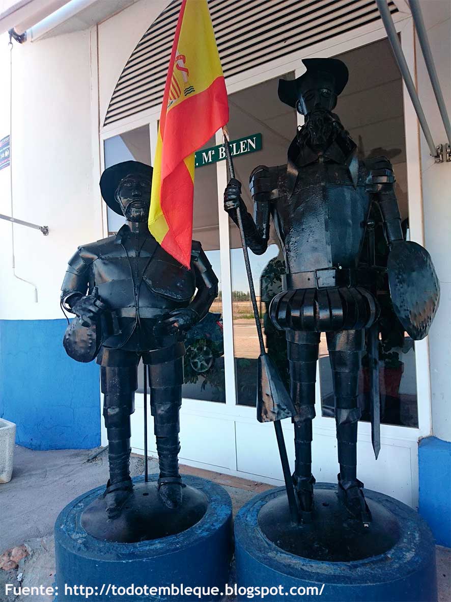 Estatua de Cervantes en restaurante de Tembleque