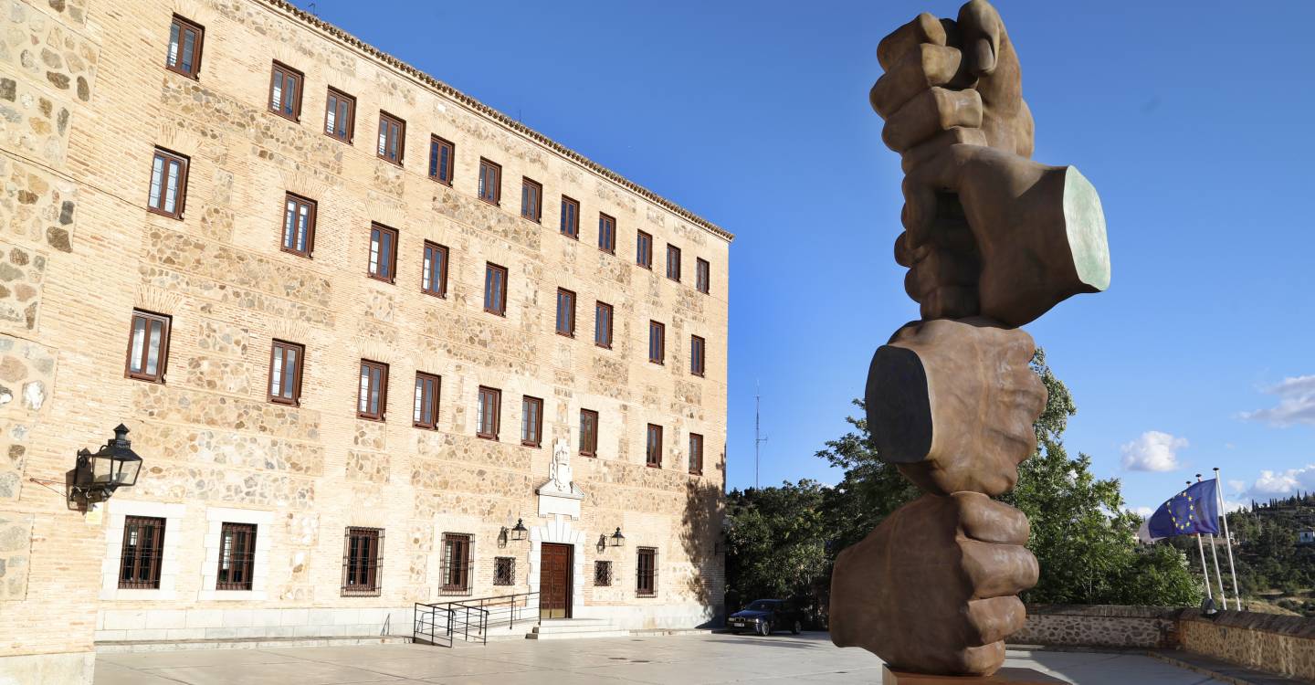 Las Cortes de Castilla-La Mancha homenajean con un monumento a las personas fallecidas por Covid-19 y al personal de los servicios esenciales