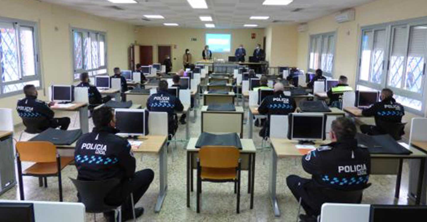 La Escuela de Protección Ciudadana y la DGT forman a un centenar de policías locales en los sistemas de medición de velocidad
