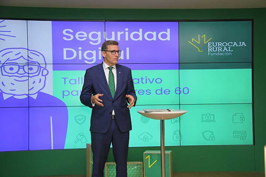Eurocaja Rural, a través de su Fundación, ofrecerá formación en seguridad digital a las personas mayores de todo su ámbito de actuación