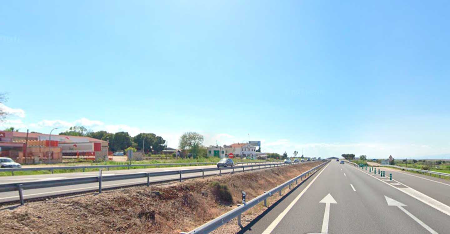 Un hombre fallece cuando conducía una moto saliéndose de la vía por la que circulaba a su paso por Calzada de Oropesa